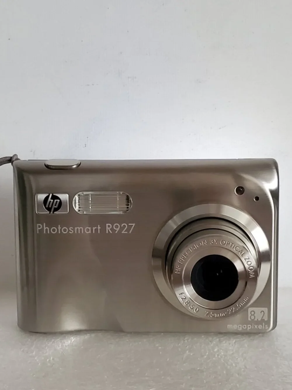 VINTAGE HP PHOTOSMART R927 DIGITAL CAMERA WITH BATTERY CHARGING DOCK WITH CORDS
